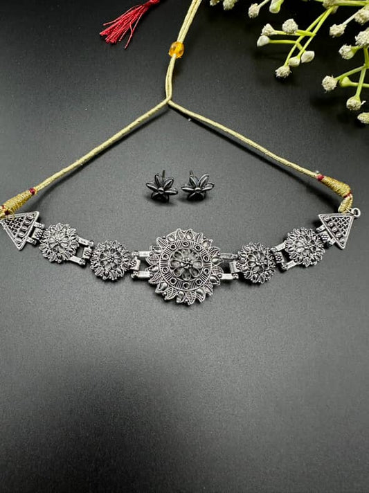 Minimal Choker without earrings - 03