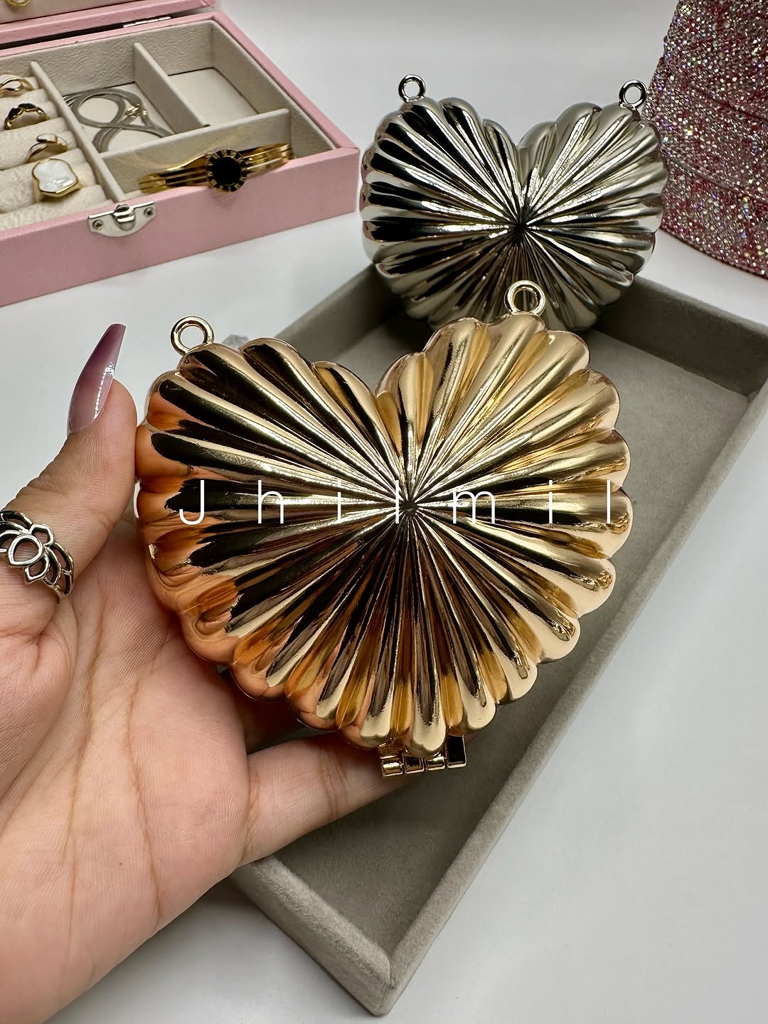 Mini Heart Metal Clutch