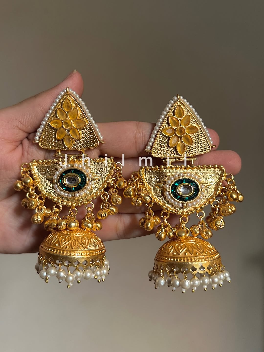 Guzarish Jhumka