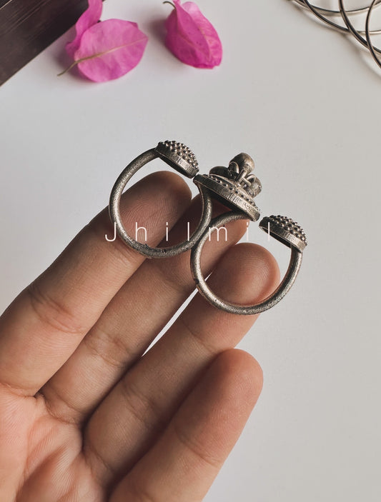 Adjustable two finger ring
