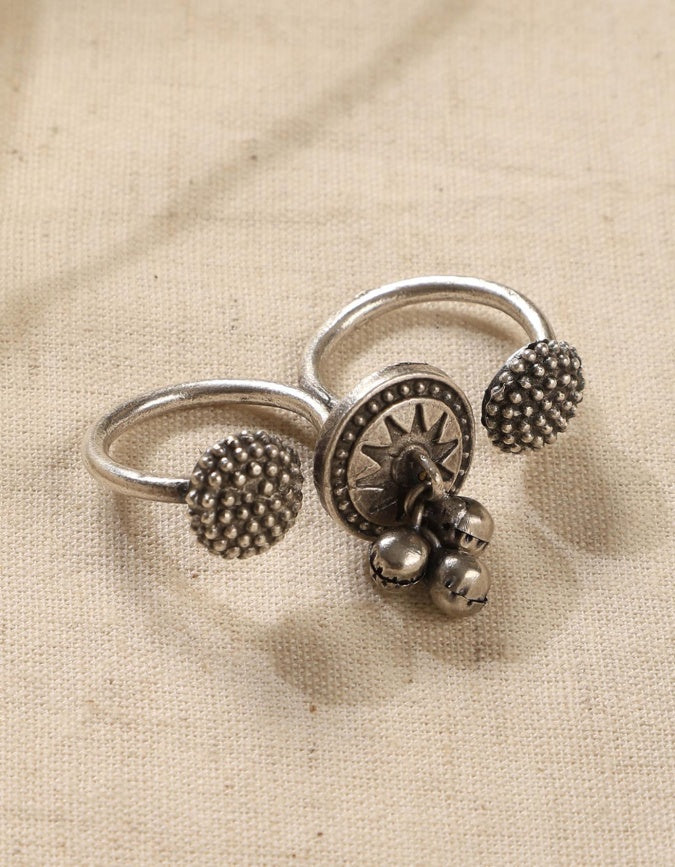 Adjustable two finger ring