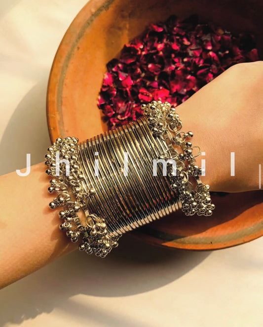 Hasrat Bangles set