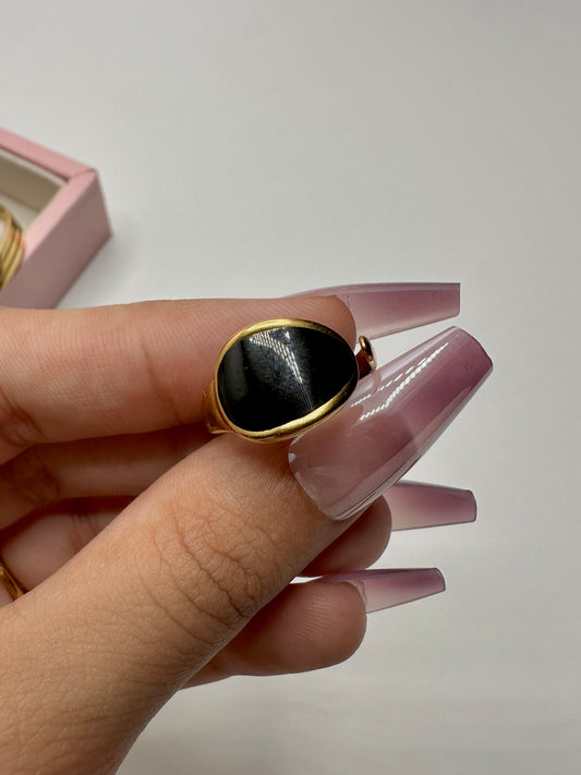 Black Round Ring