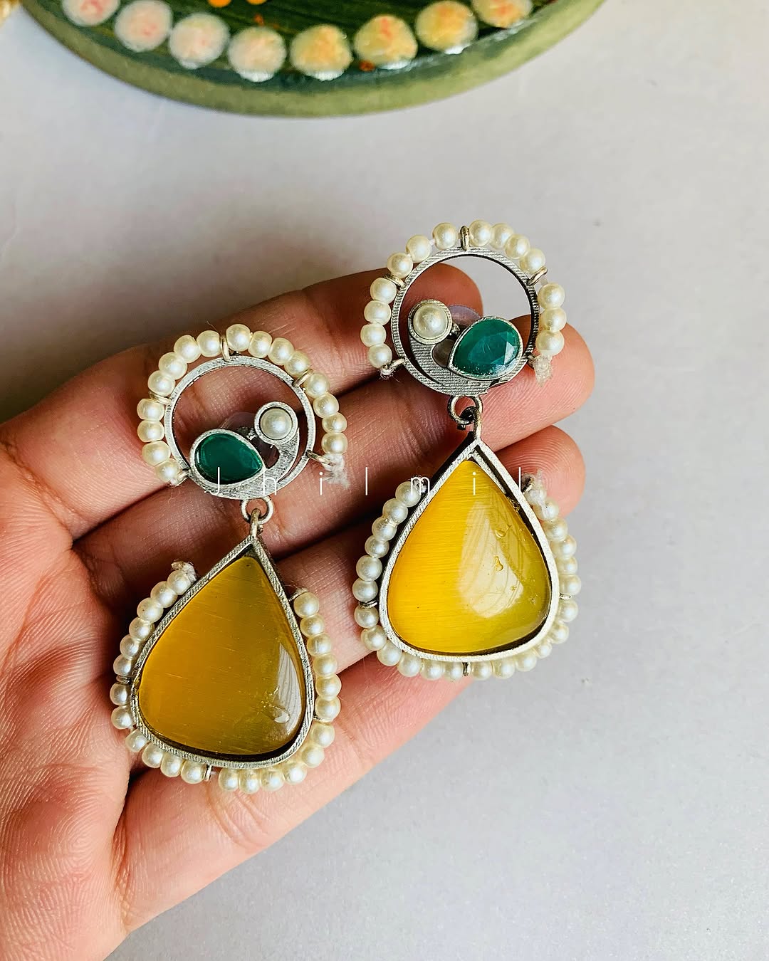 Peacock pearl Dangling ear candy