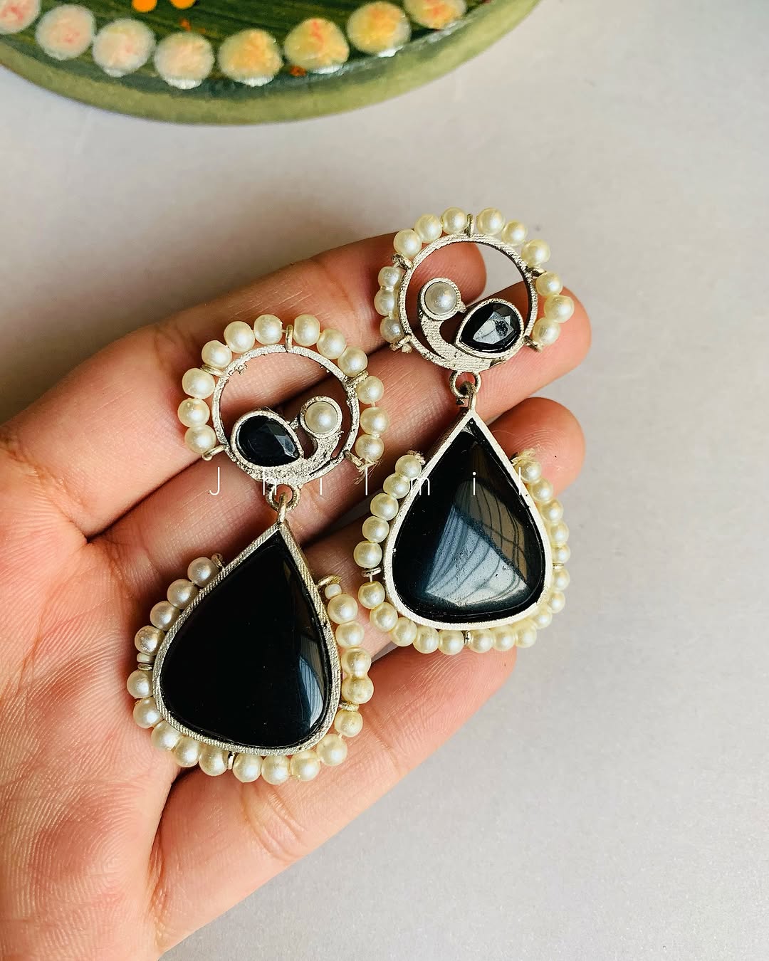 Peacock pearl Dangling ear candy