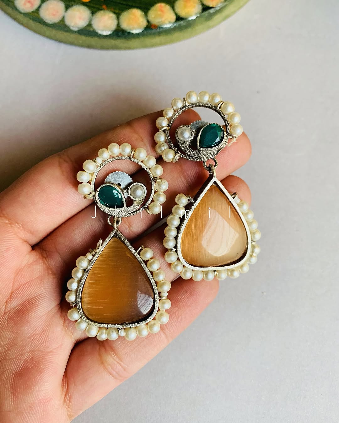 Peacock pearl Dangling ear candy