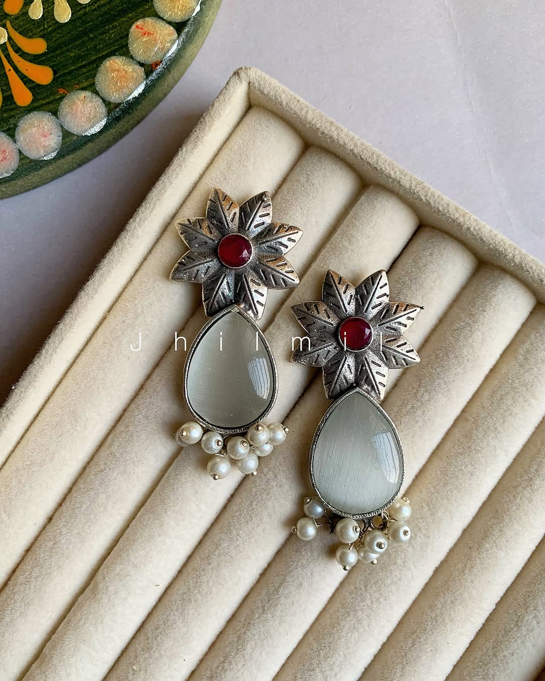 Flower stone drop Ear candy