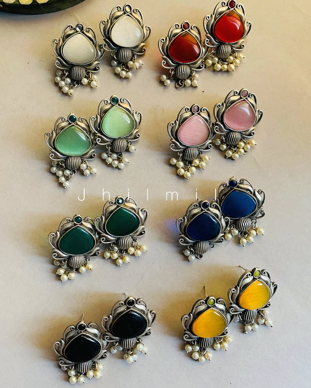 Vase ear candy