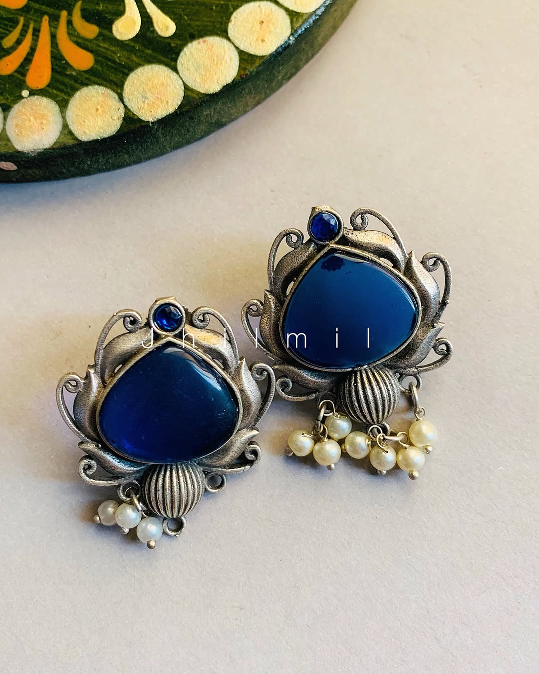 Vase ear candy