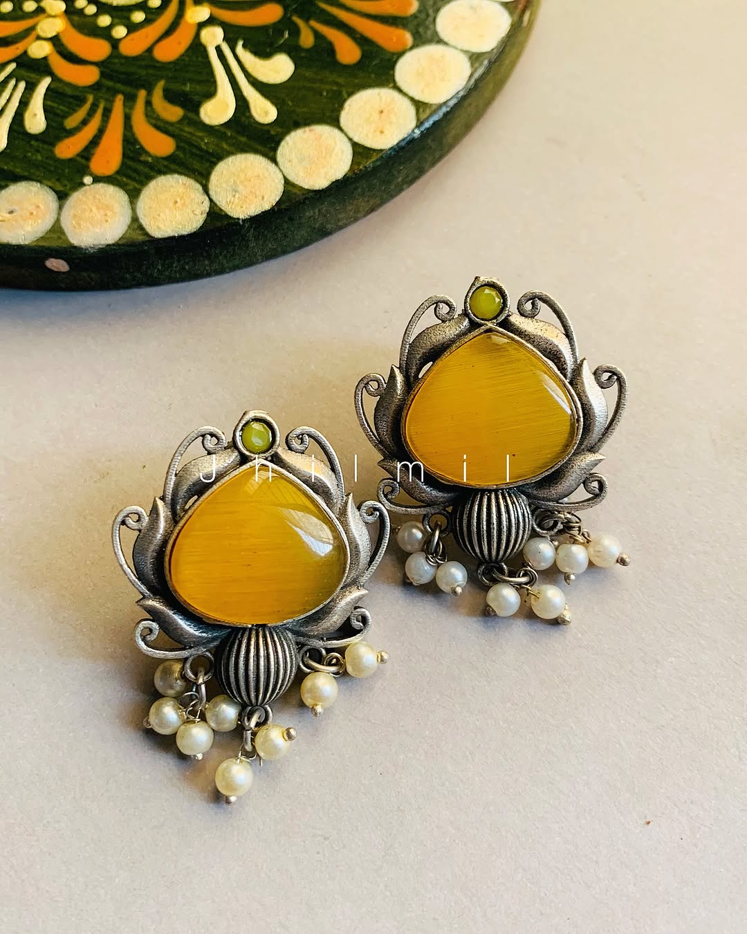 Vase ear candy