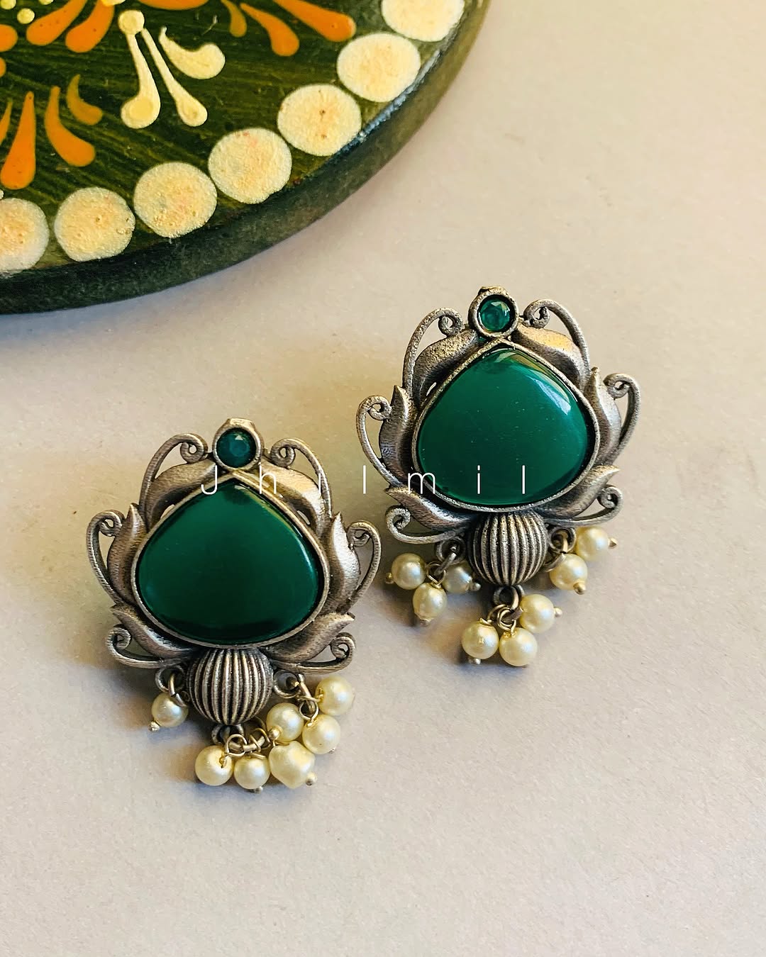 Vase ear candy