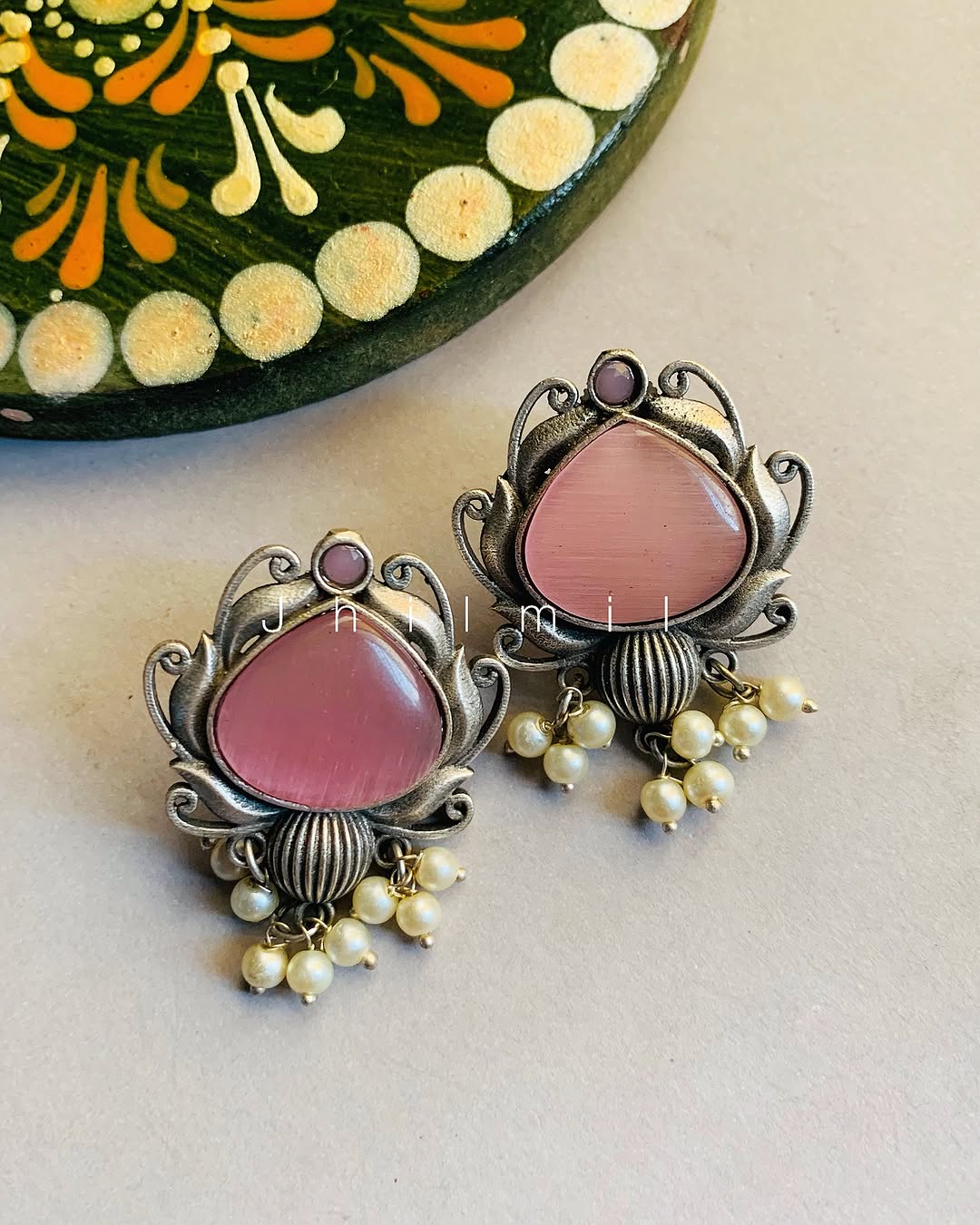 Vase ear candy