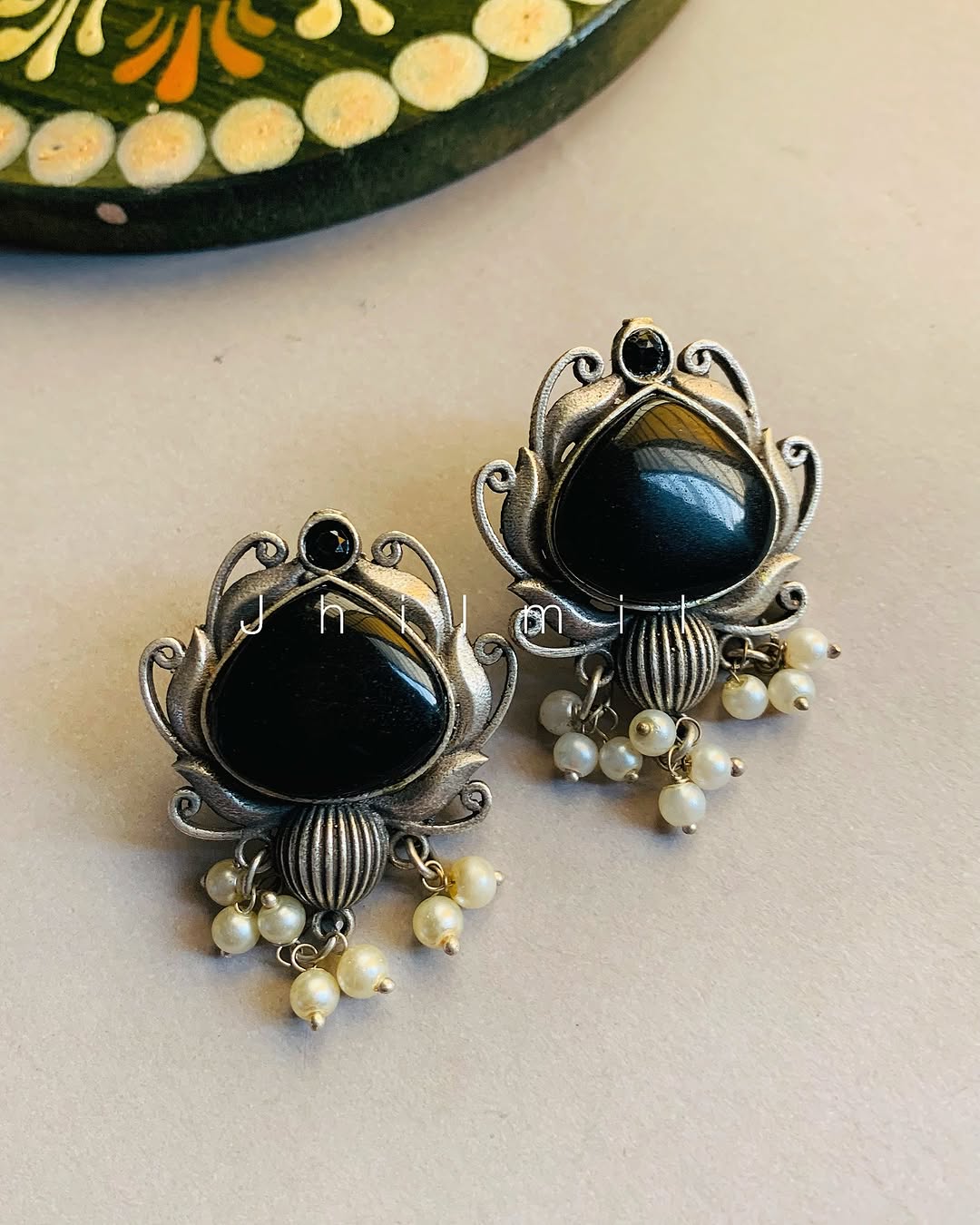 Vase ear candy
