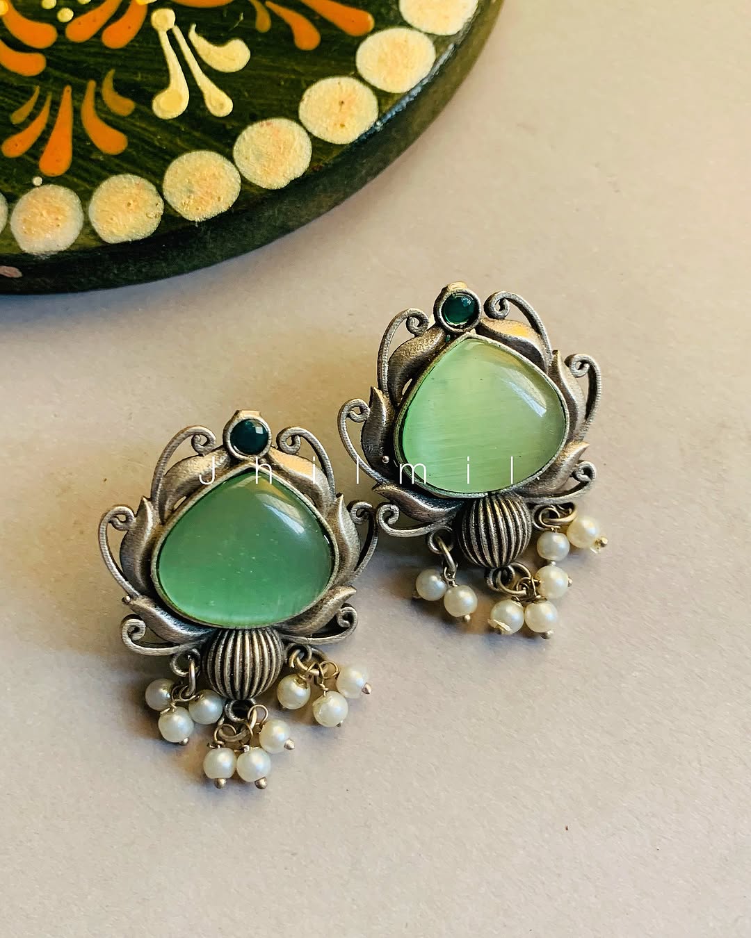 Vase ear candy