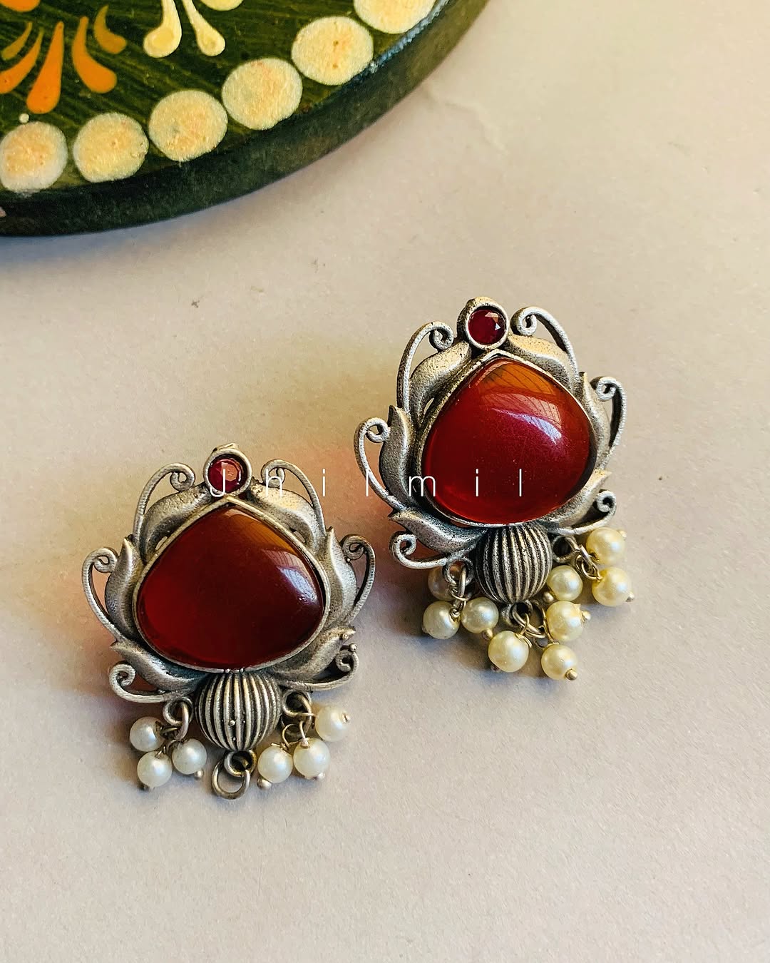 Vase ear candy