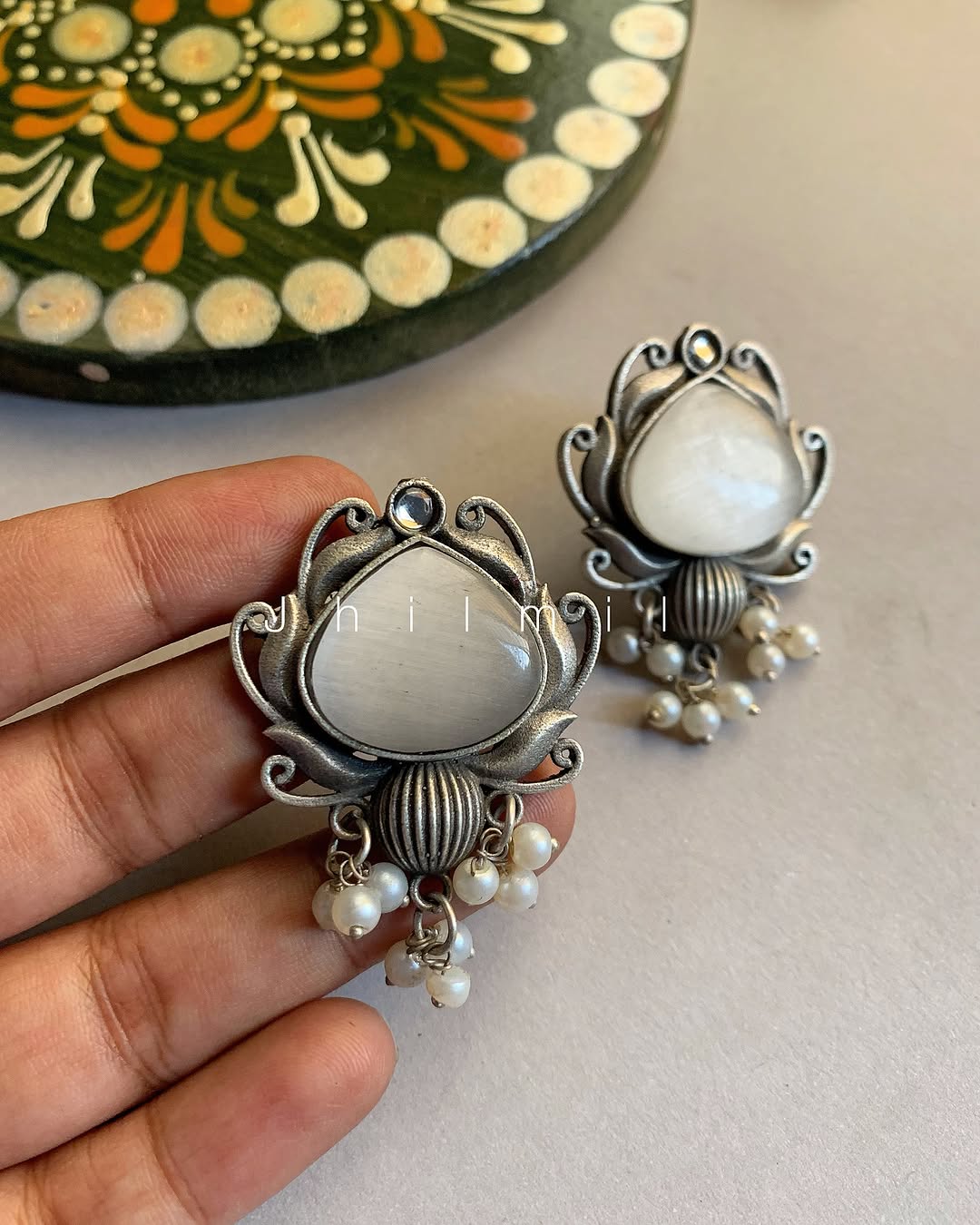Vase ear candy