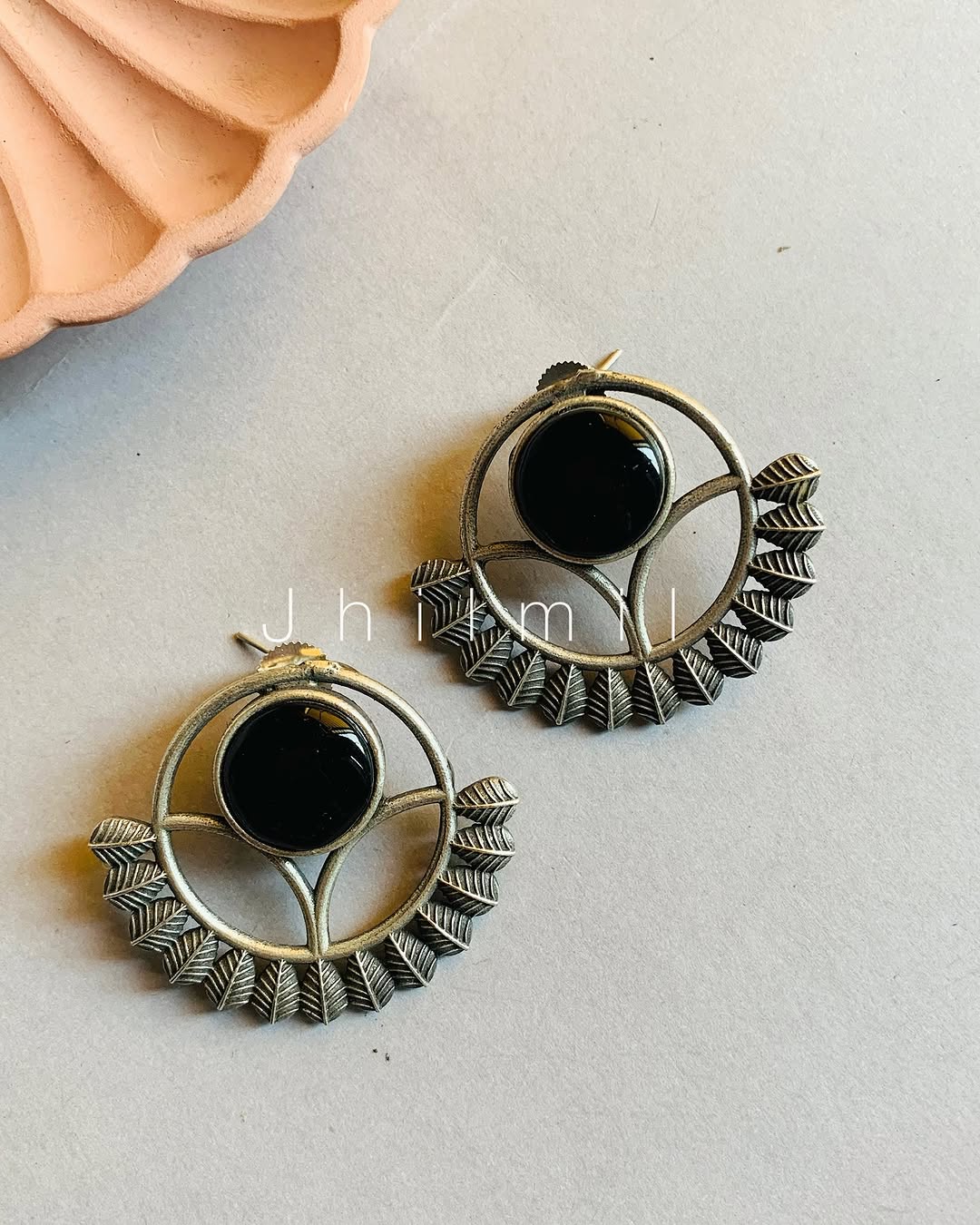Leaf Carved Circles ear candies