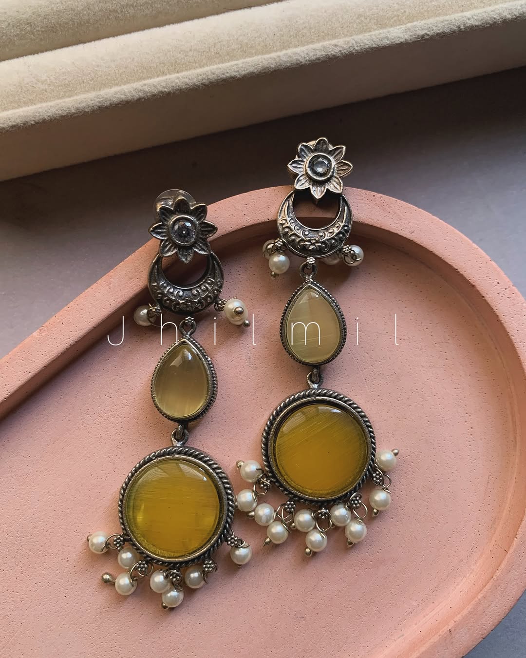 Mini Chand Dangling Ear candy