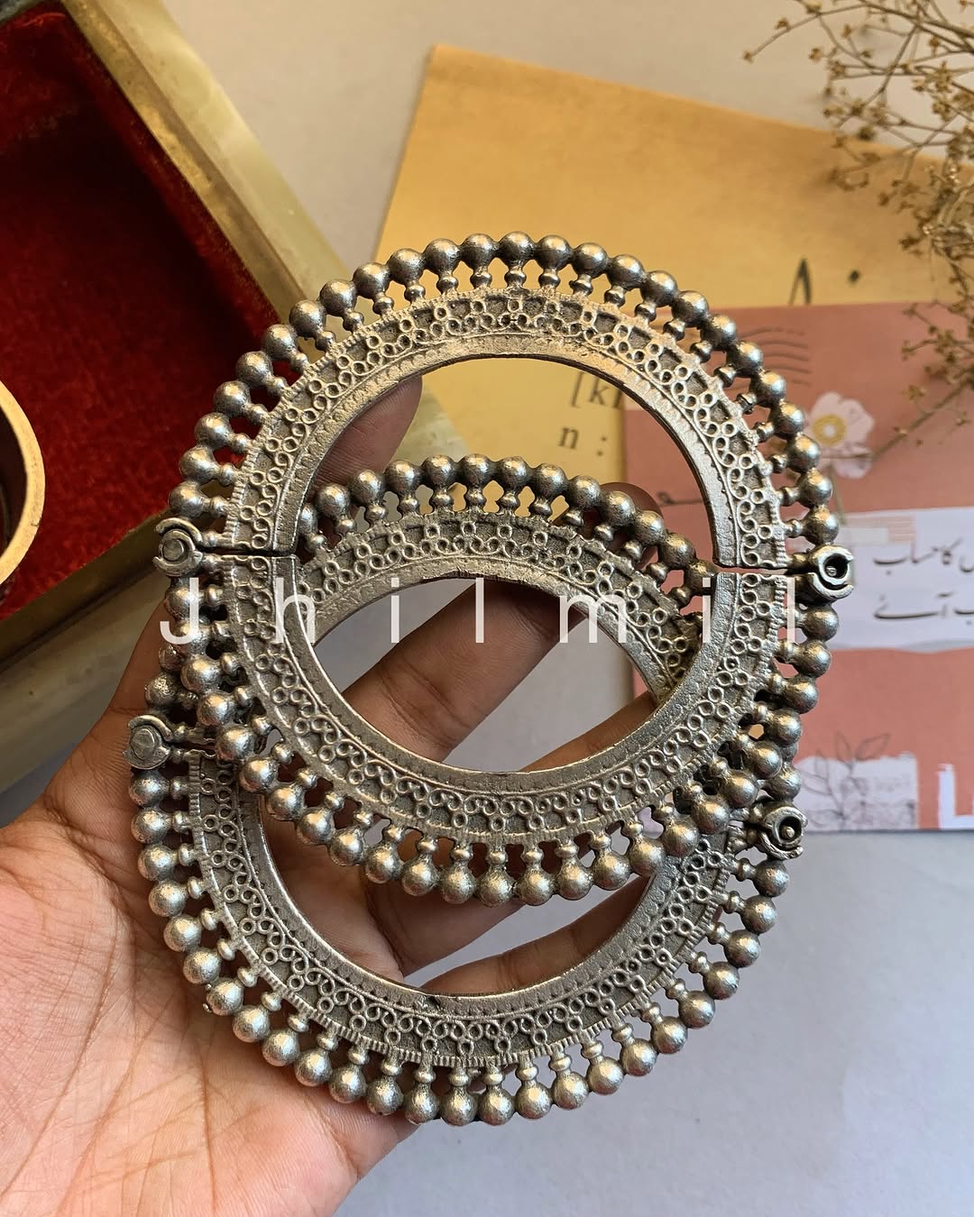 Rajasthani kolhapuri kara