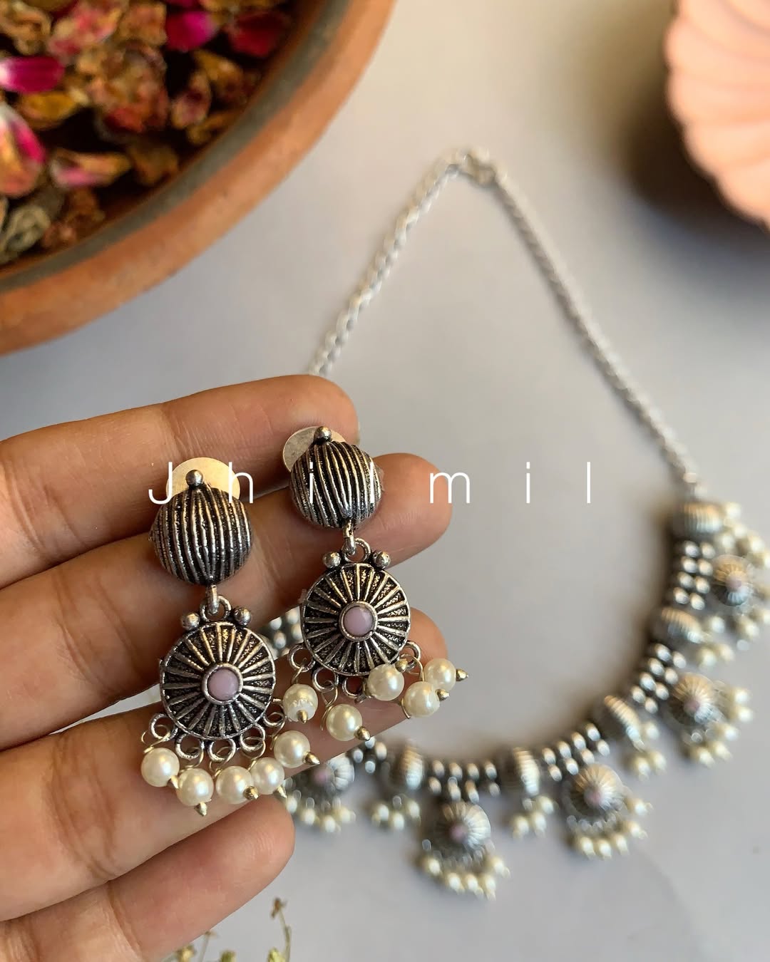 Round Designed Choker set