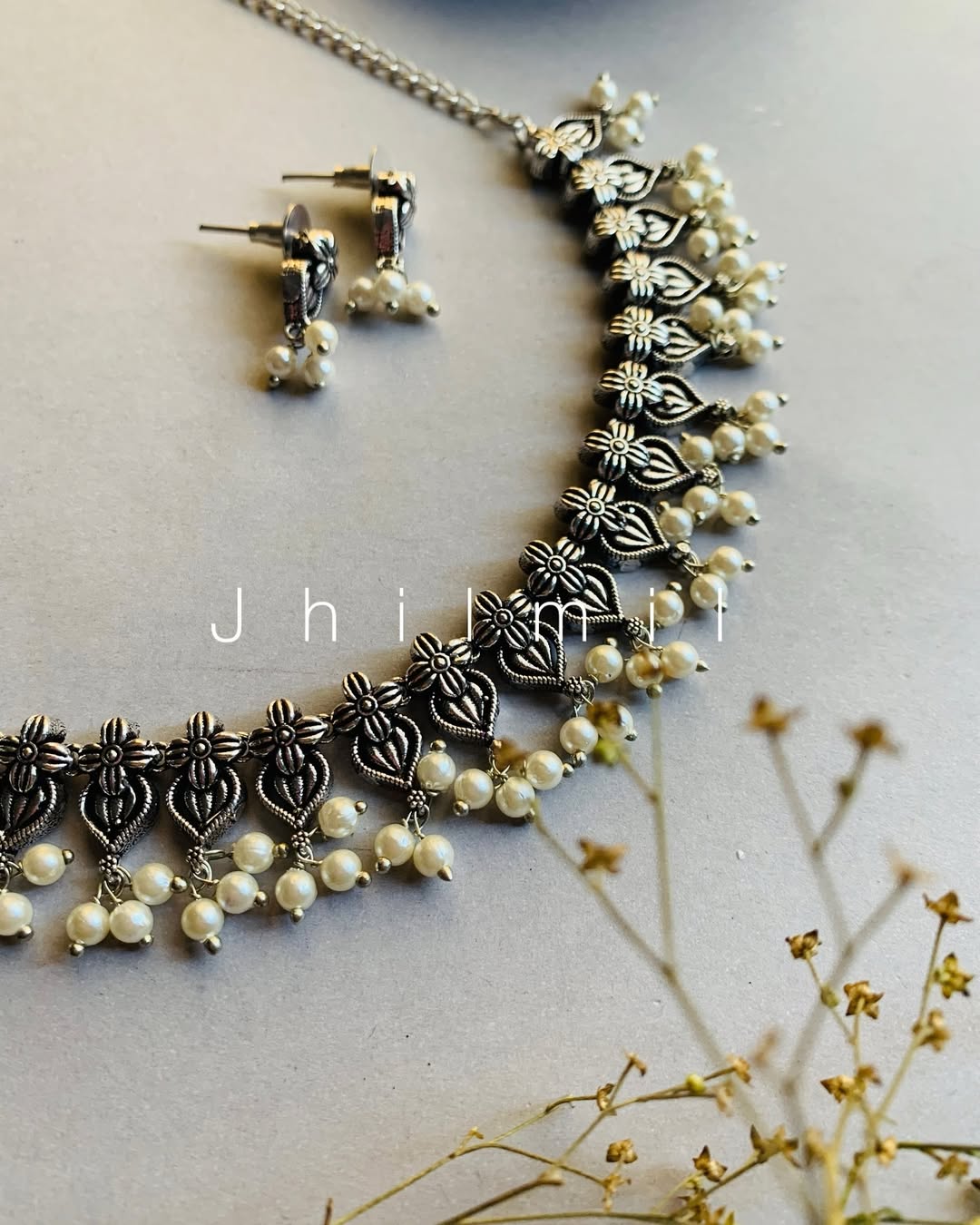 Minimal Pearl Choker
