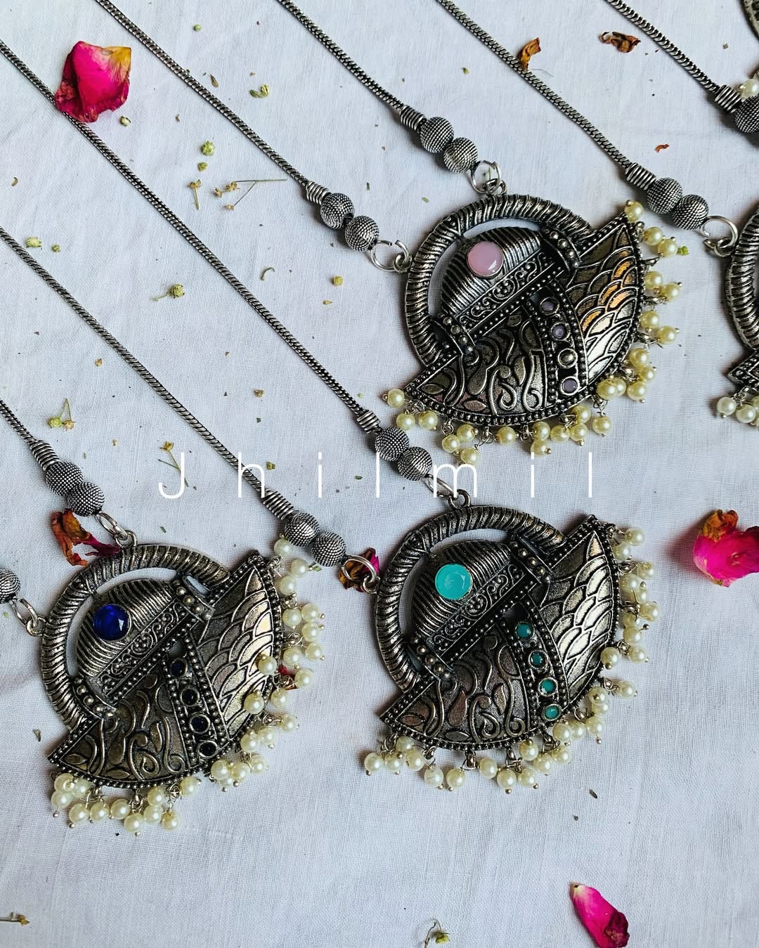 Round Design Stoned Pendant