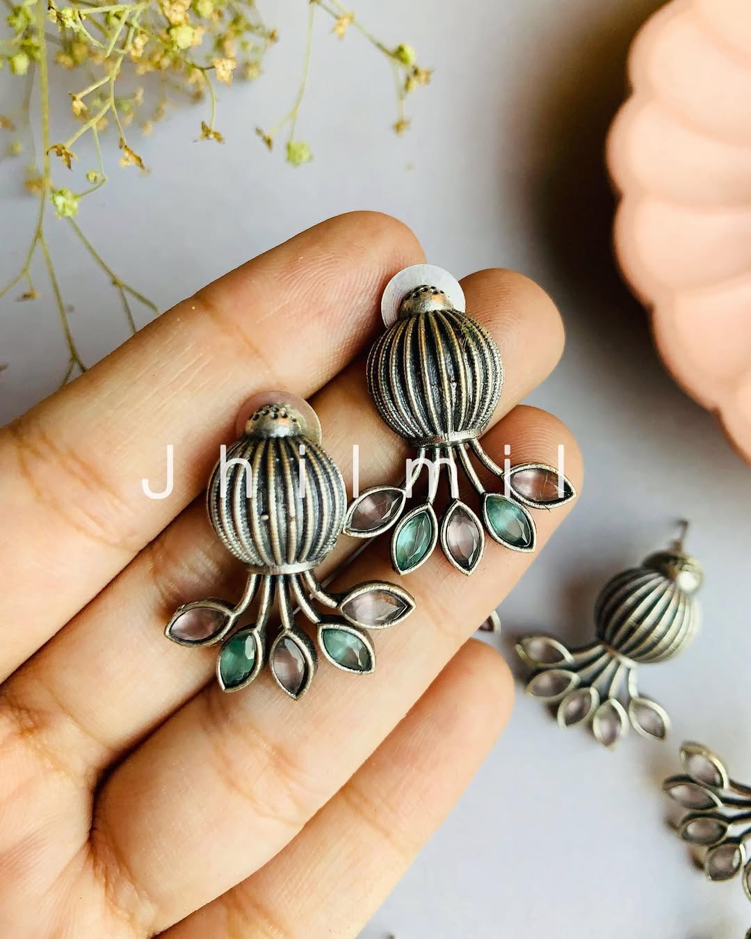 Gul Meena Ear candy