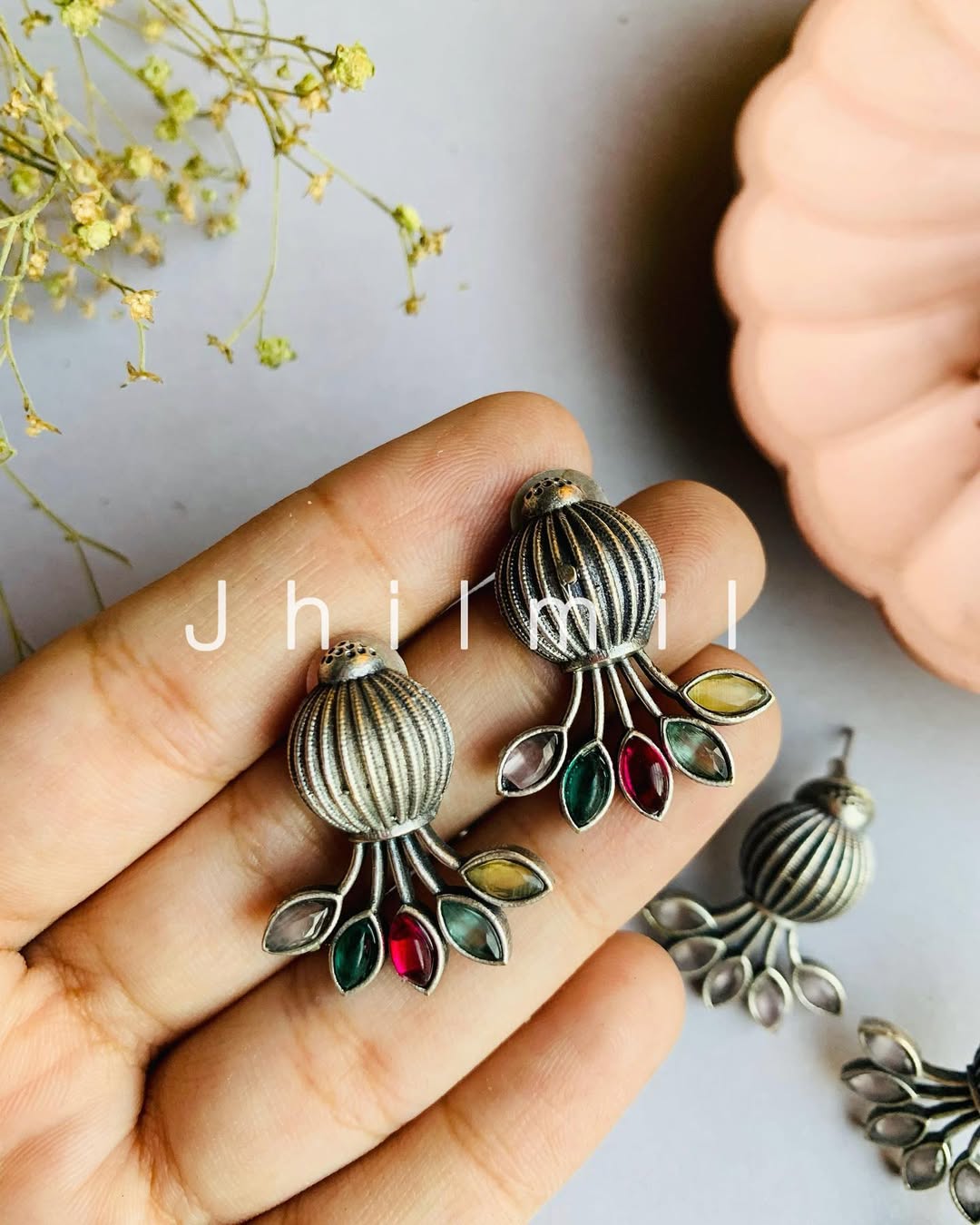 Gul Meena Ear candy