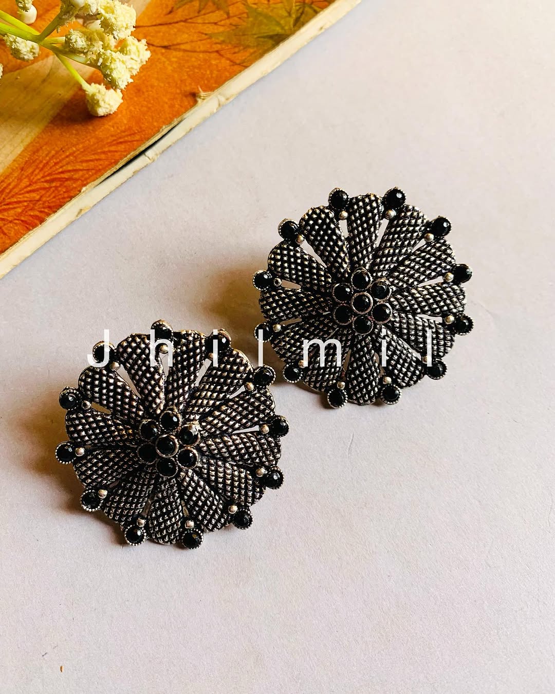 Flower edge studded ear candy