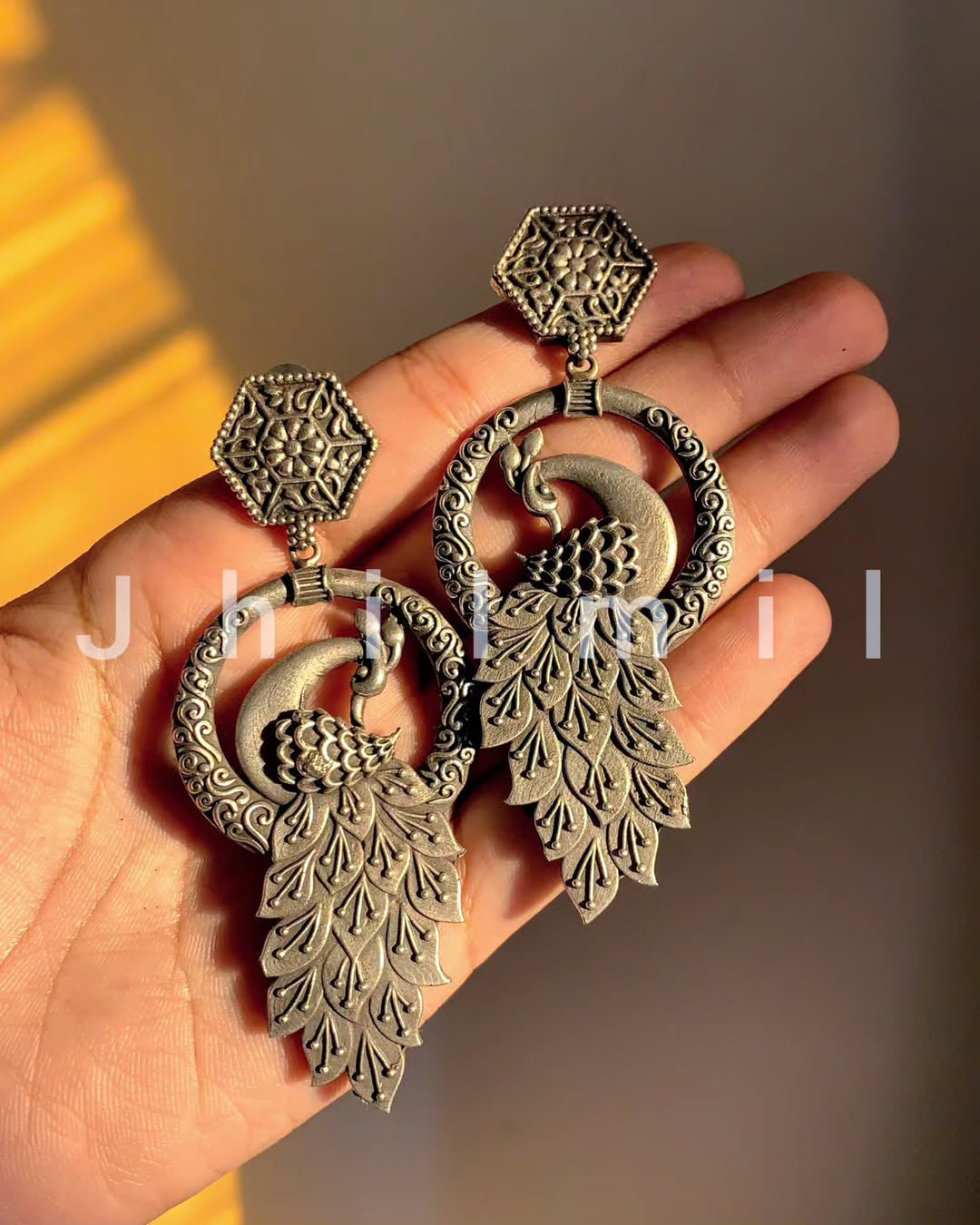 Round peacock drop Earrings