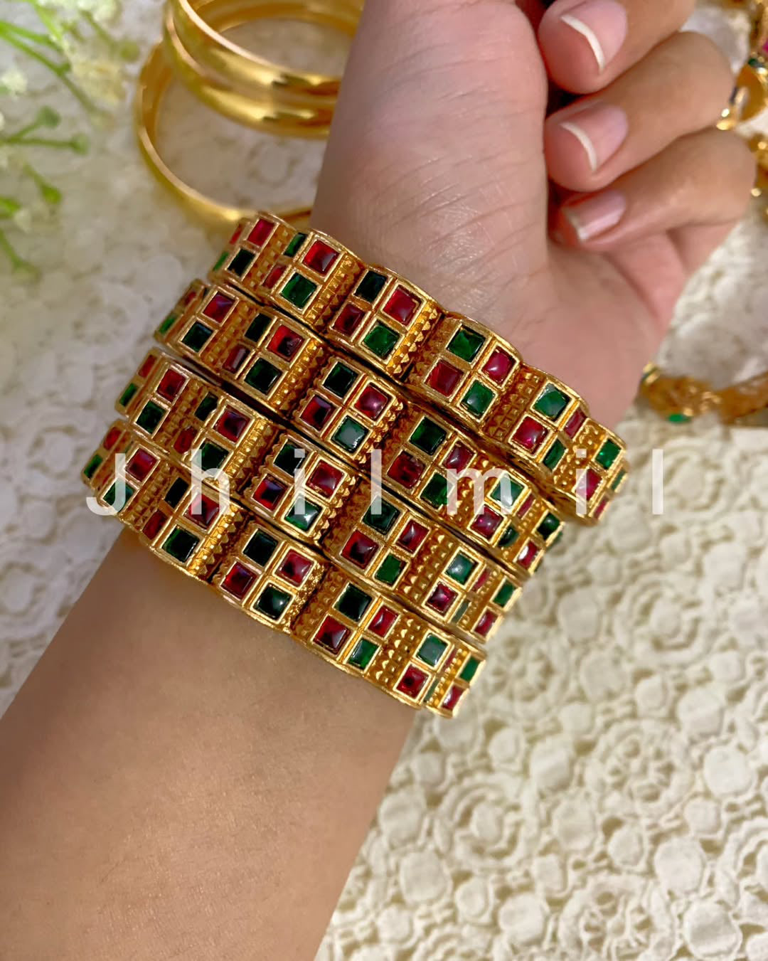 Rajwari Kundan Embedded Kangan