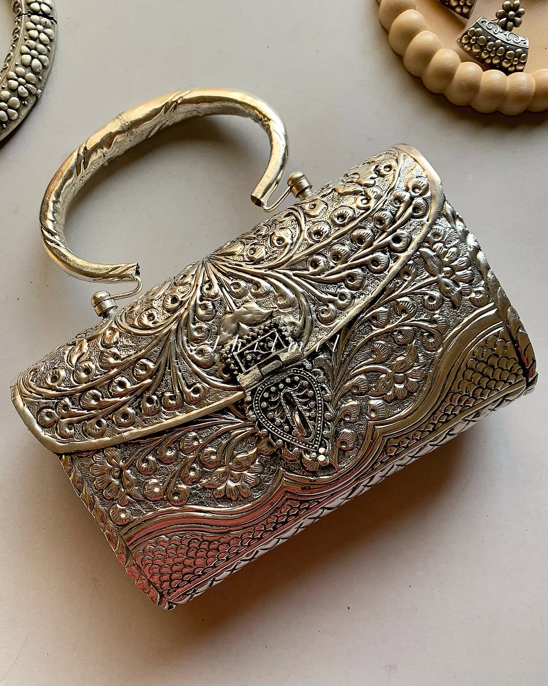 Rajhastani Metal Clutch Design 003