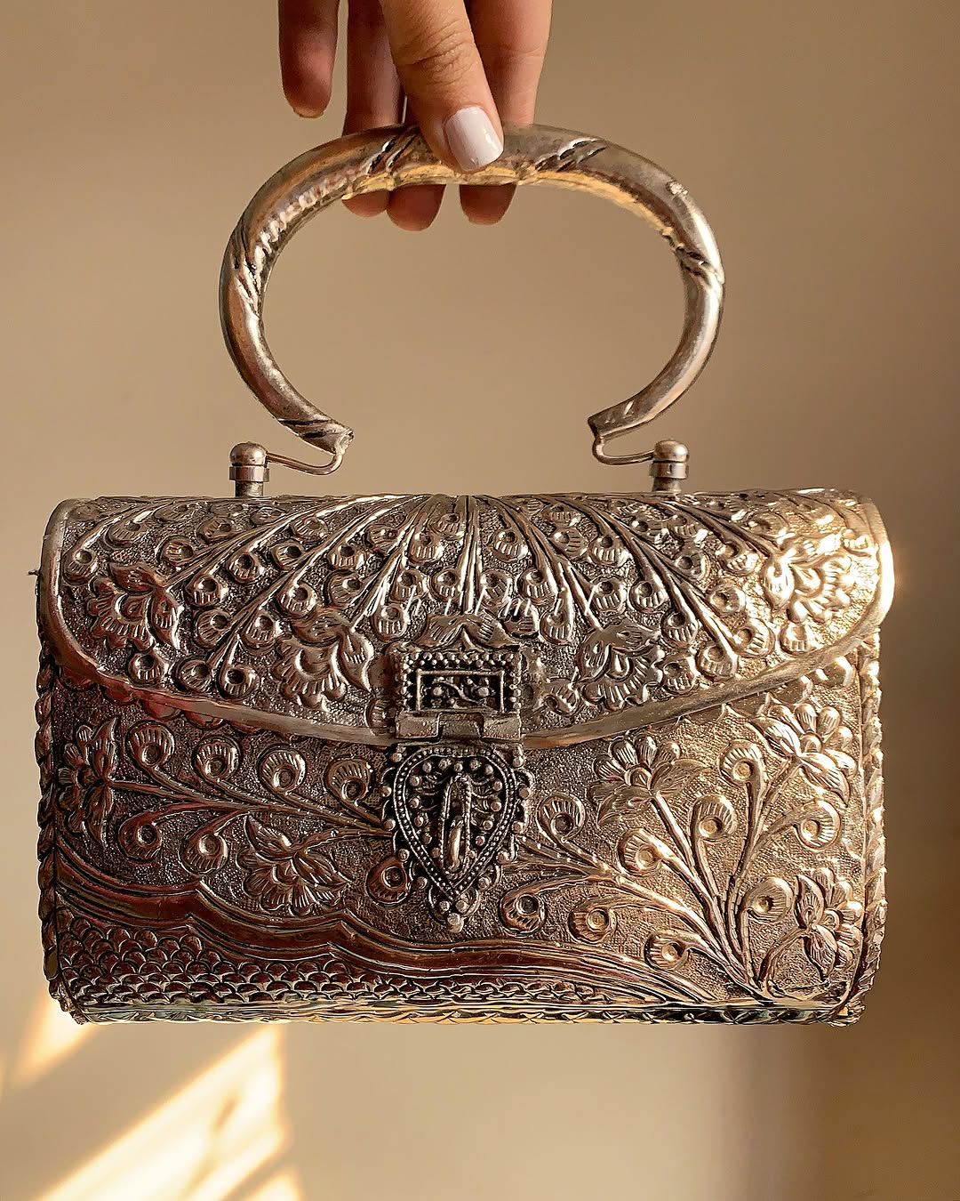 Rajhastani Metal Clutch Design 002