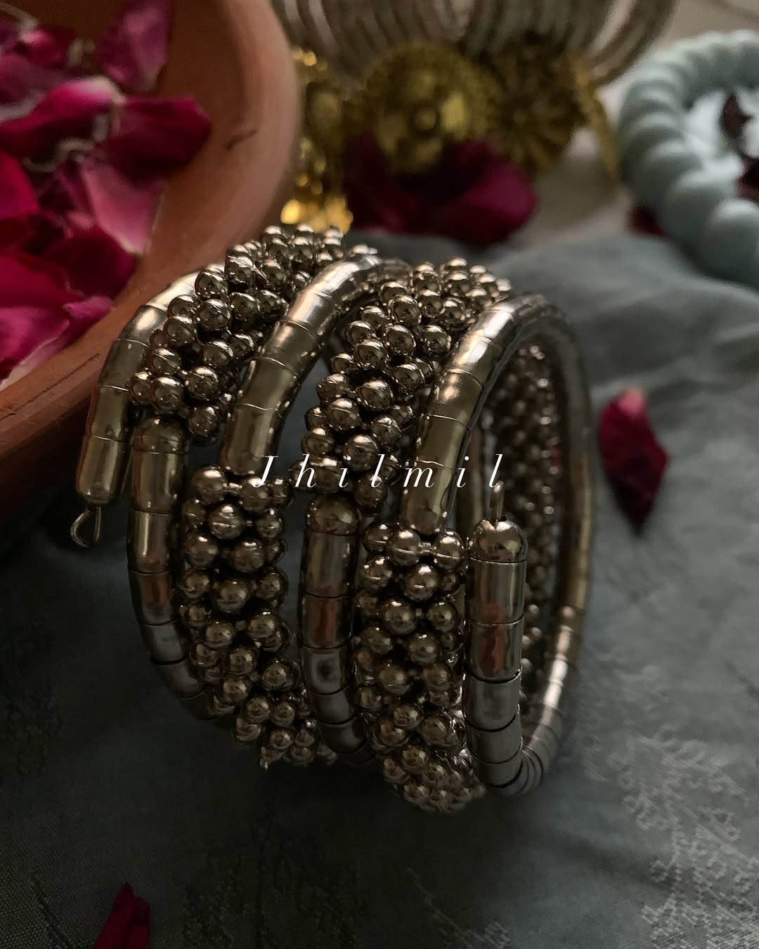Spiral handcuff - B