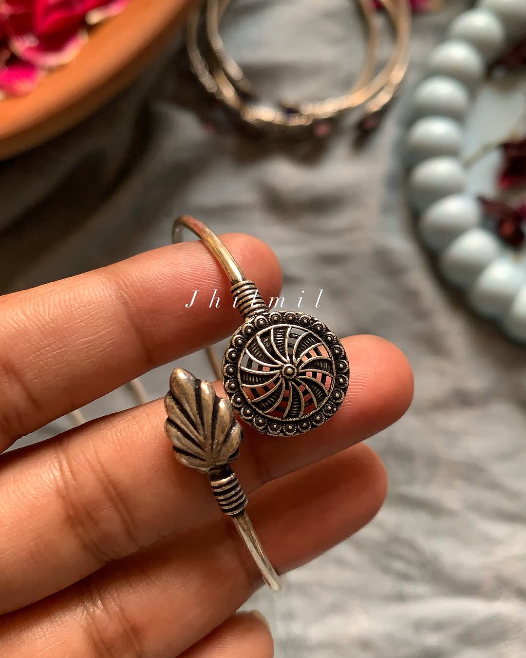 Daily wear Handcuff - Round Leaf Design