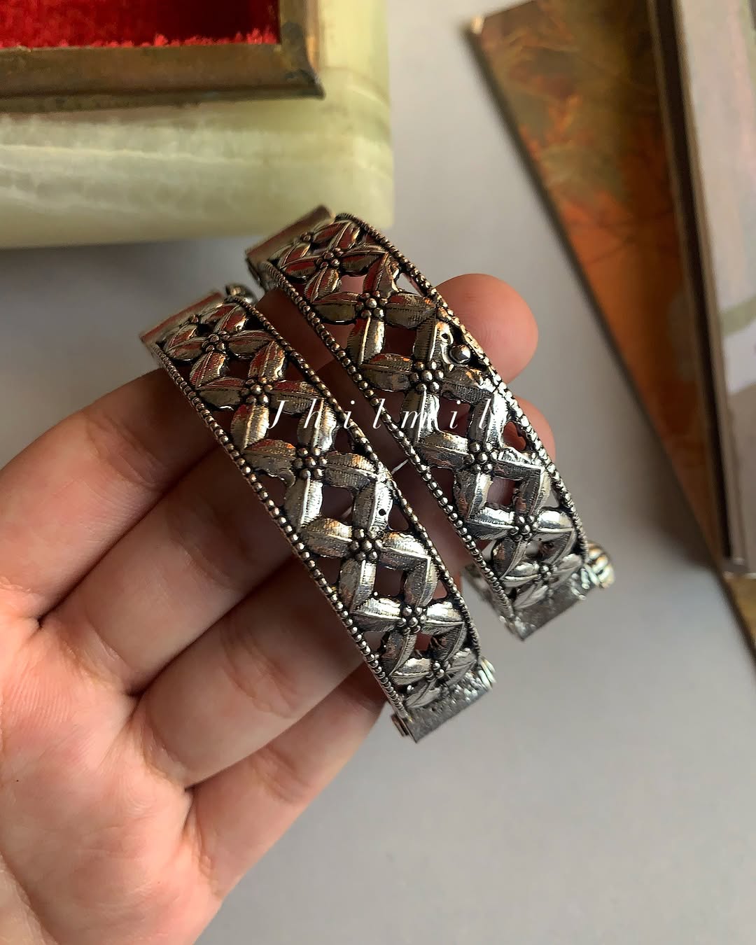 Jaal Oxidized Polished Kara