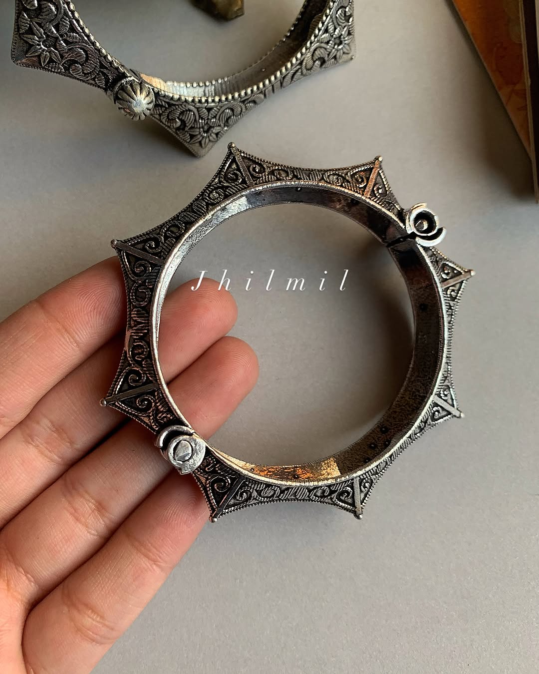Sitara Oxidized Polished Kara