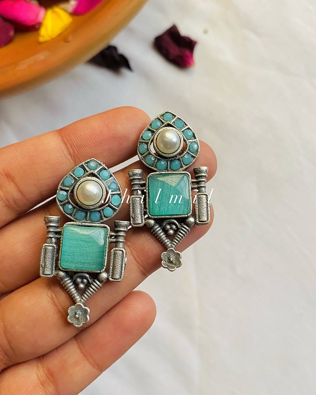 Mashal Ear candy