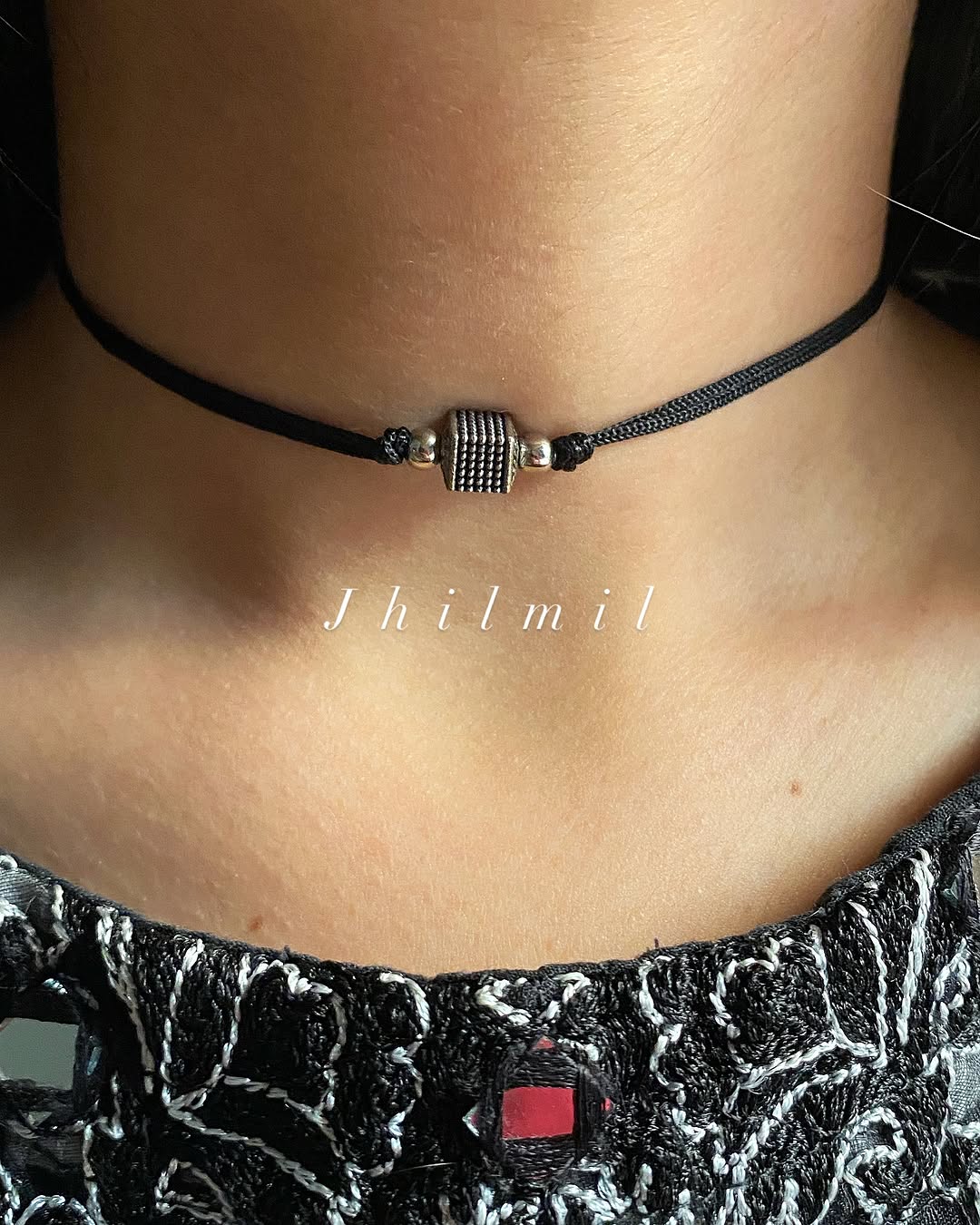 Minimal dori choker