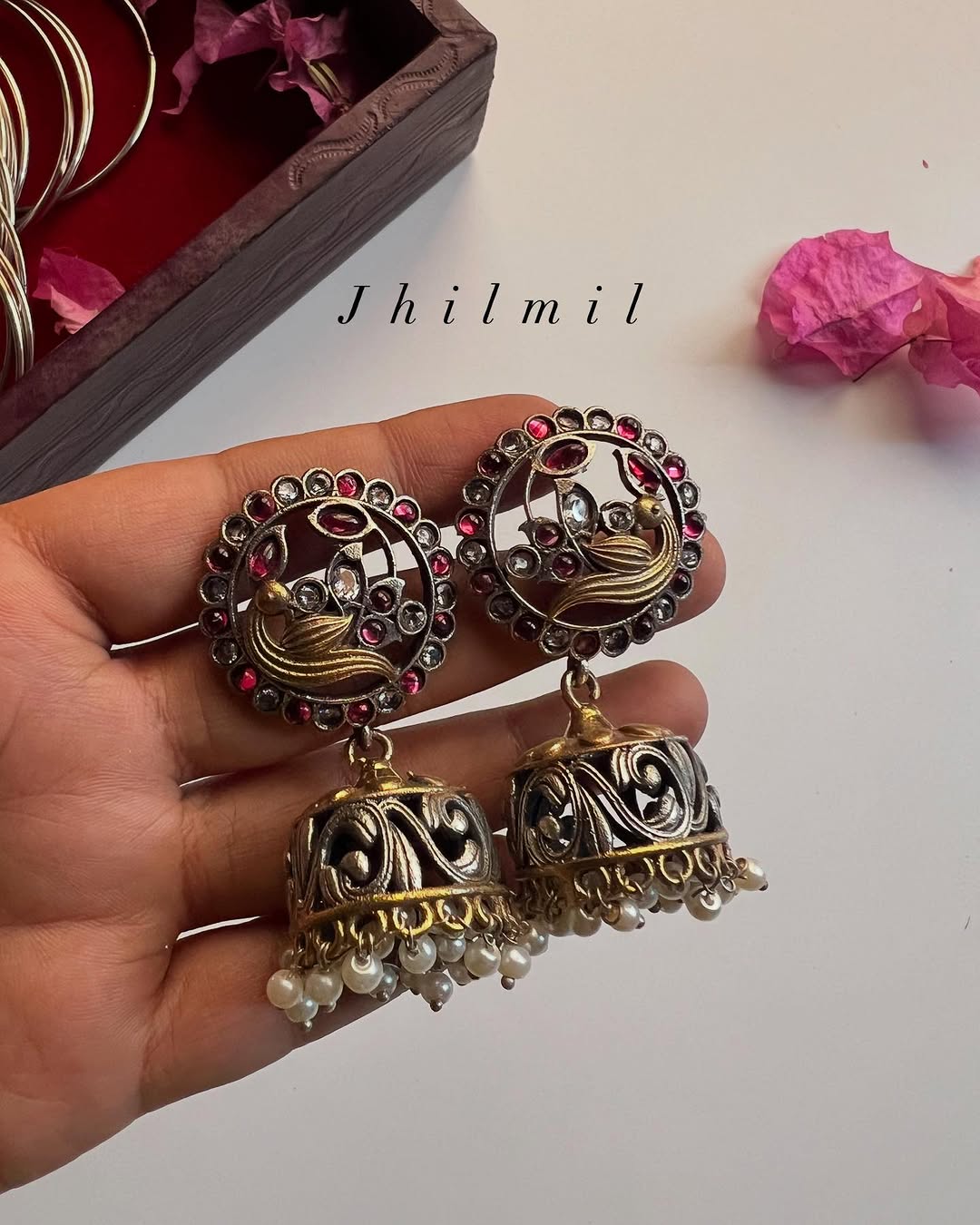 Mahfiruz dual tone jhumki
