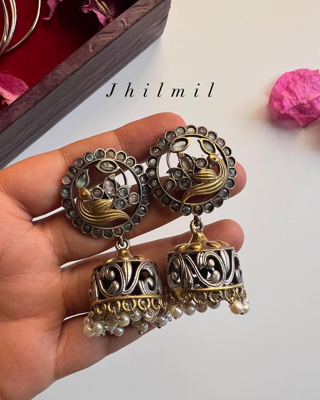Mahfiruz dual tone jhumki
