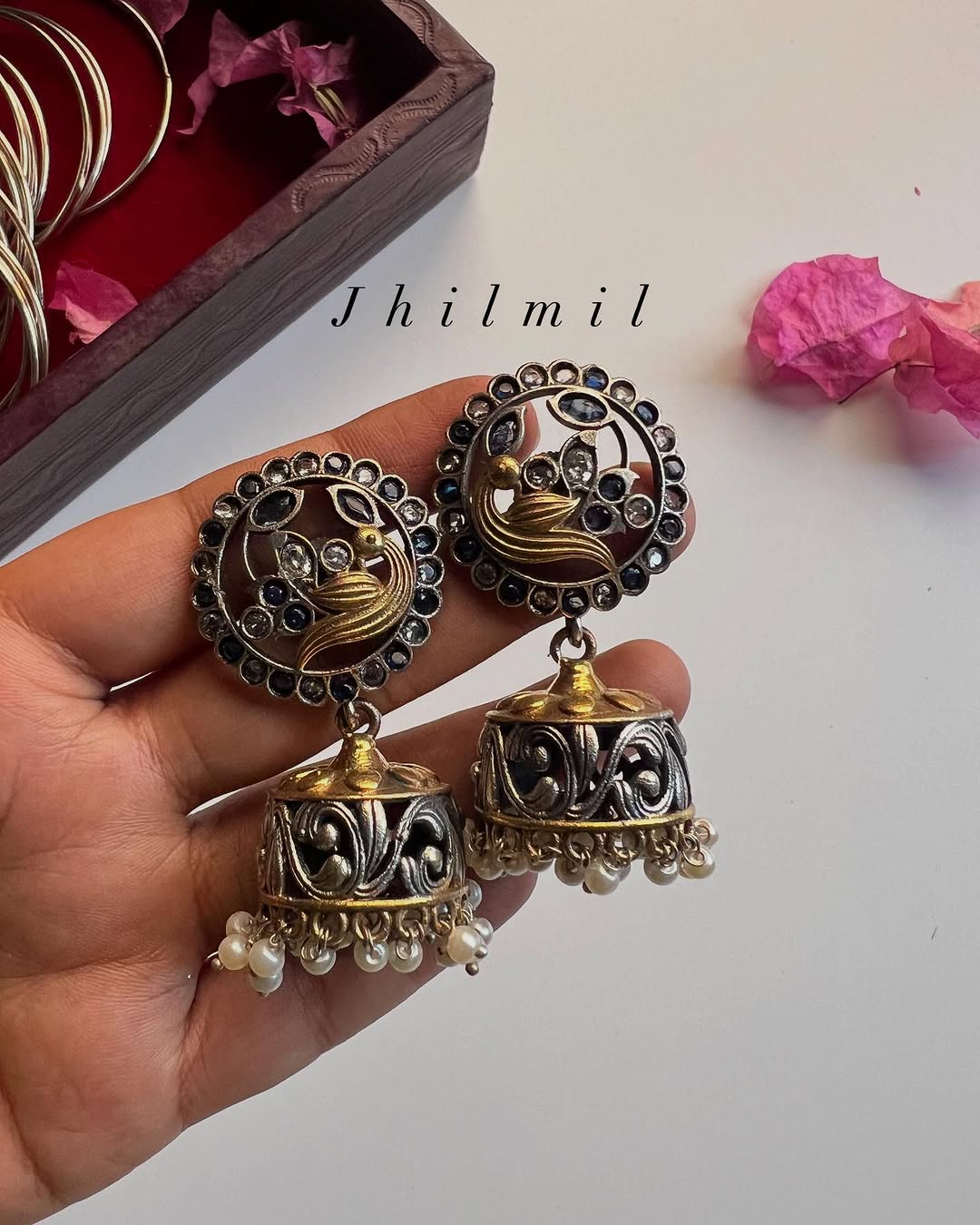 Mahfiruz dual tone jhumki