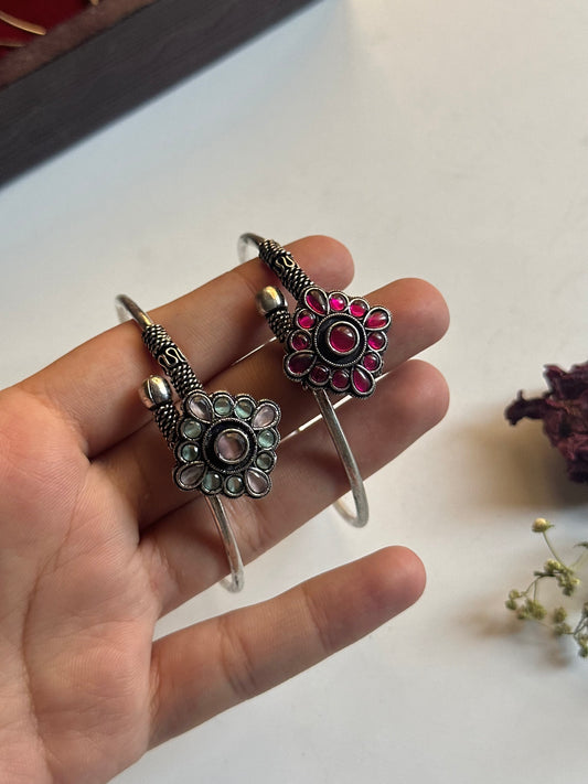 Flower stone Handcuff