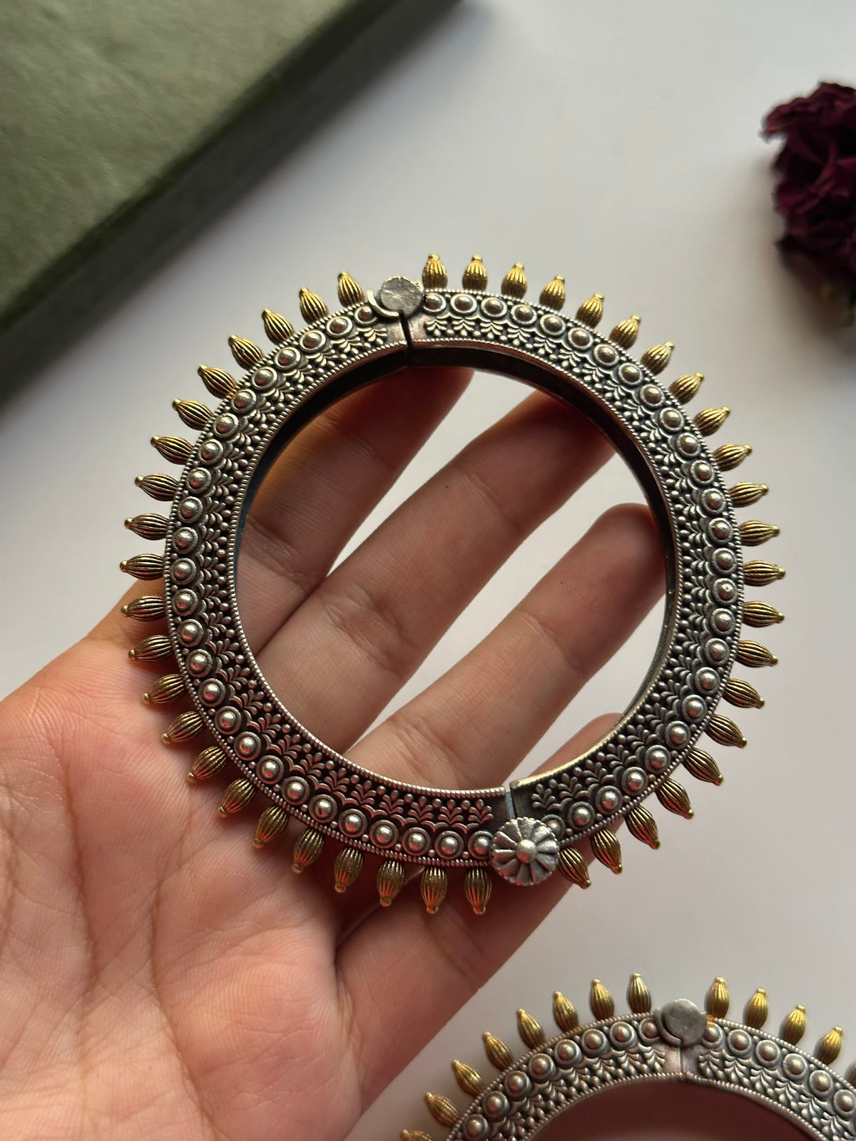 Dual Tone Spikes Kara
