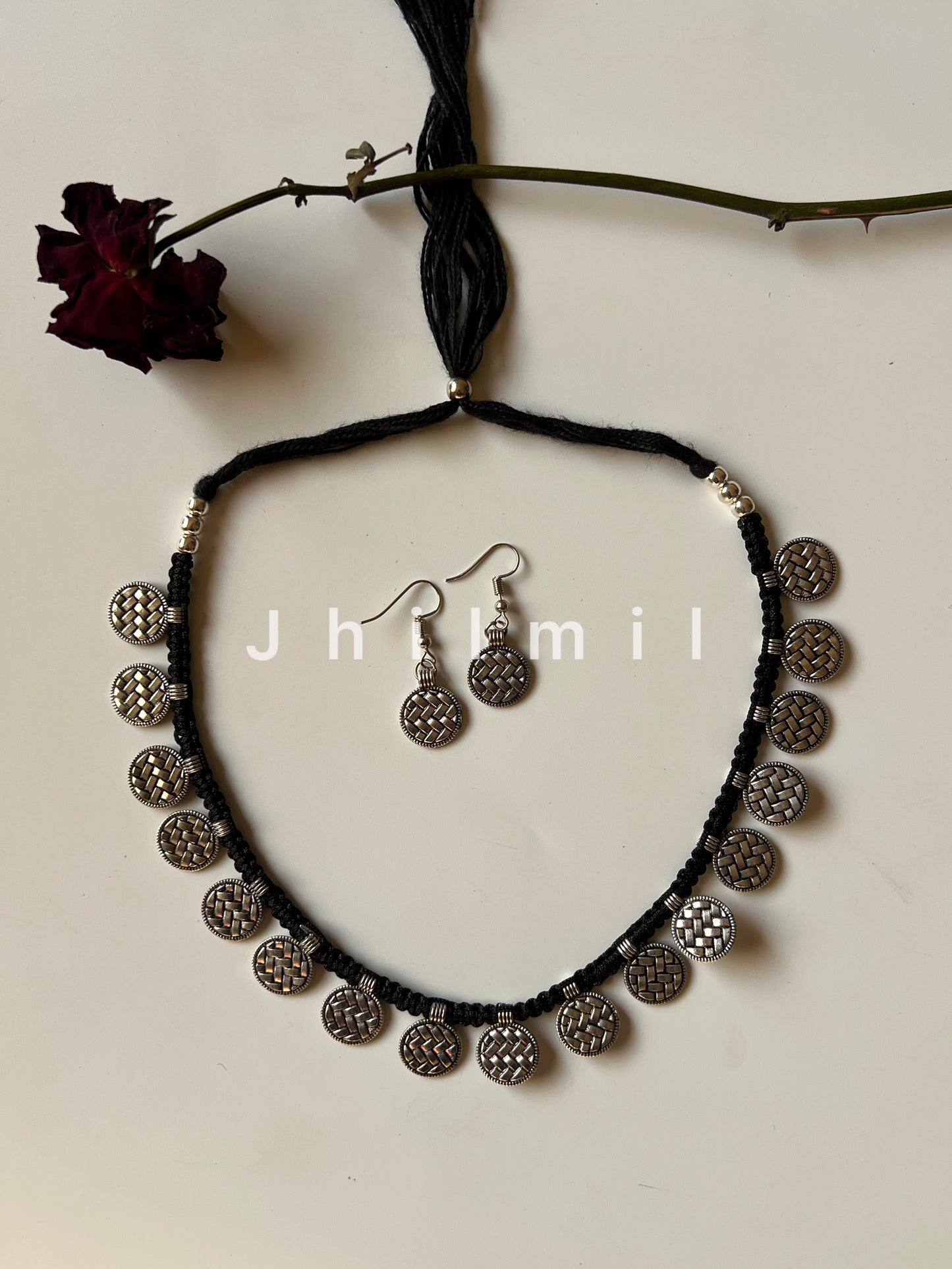 Minimal Dori Choker Design 1