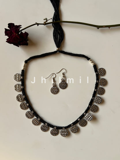 Minimal Dori Choker Design 1