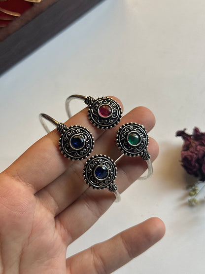 Round Stone Handcuff