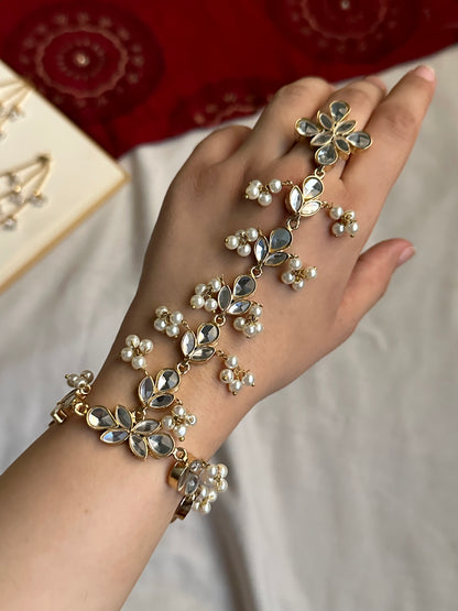 Mira Kundan Hathphool/Angla