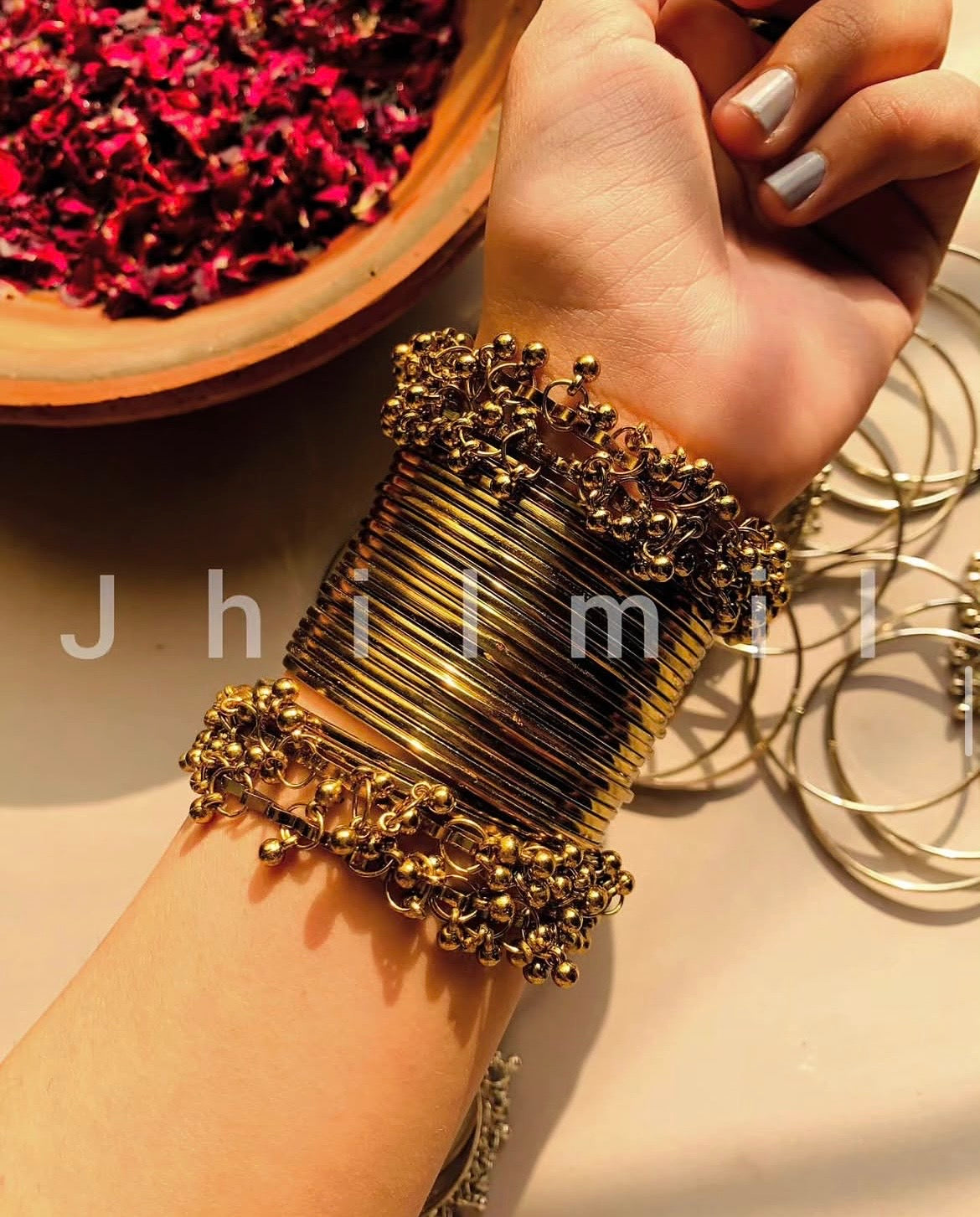 Hasrat Bangles set