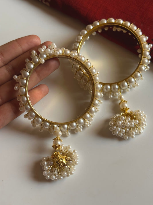 Gajra Moti Jhumki Bangles